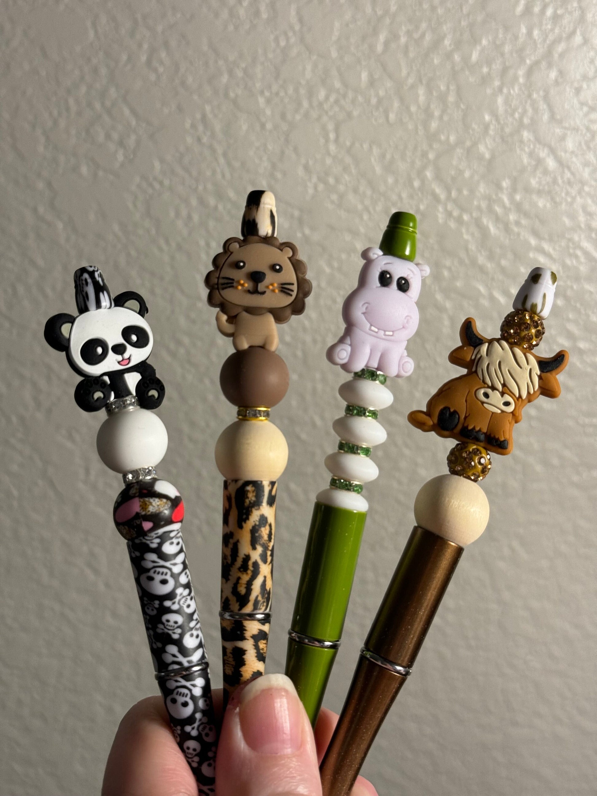 Beaded Animal theme Pen, teacher gift, birthday gift, custom pen, ballpoint pen, bee, cow theme, lion theme, panda theme pen, hippo pen